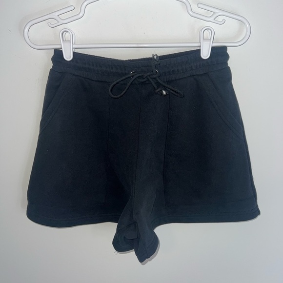 SOLD•• BO+TEE BLACK SWEAT SHORTS MEDIUM - Picture 2 of 11